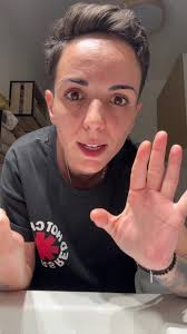 Ce trio complet d'acide hyaluronique, de vitamine C et de collagène marin  hydrolysé breveté Naticol®, agit directement sur la peau en lui apportant  hydratation, fermeté et élasticité. Conçu à base ...