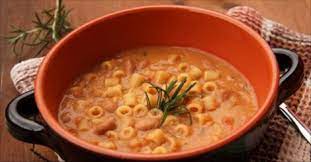 La pasta e fagioli è un piatto tipico della cucina italiana che presenta piccole varianti regionali relative agli ingredienti utilizzati e ai processi di preparazione. Ricetta A Pasta E Fagioli Cu E Cotiche O Fasulo In Versione Partenopea