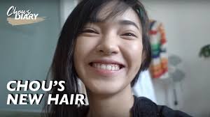 Mái tóc đen tưởng chừng như nhàm chán đã được cô cách điệu bằng cách uốn vểnh khoảng 2cm phần đuôi tóc. Báº¡n Co To Mo Toc Má»›i Cá»§a Chau My New Hair Youtube