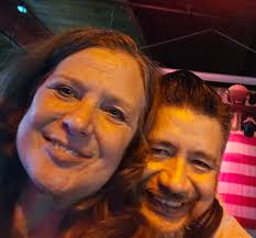 hahah "Suarez sweatin' to the oldies there!"