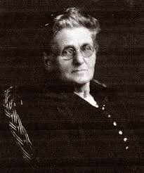 Elizabeth Purington's Instagram, Twitter & Facebook