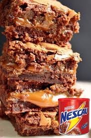 Brownie Simples Em 15 Minutos In 2020 Chocolate Brownies Food Desserts