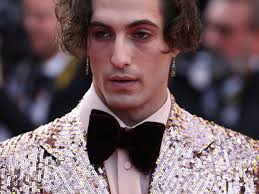 Damiano Maneskin, la foto identico a Brad Pitt lascia senza parole