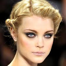 You must have heard about the bob hairstyle for accessorize this short hairstyle for women with oodles of confidence and you are ready to turn experimental and eccentric, short bangs work like magic to highlight petite features especially on. Easy Updo S That You Can Wear To Work Women Hairstyles
