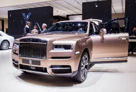 Rolls Royce S 400000 Suv Helps Carmaker Set Sales Record In 2019 Rolls Royce Rolls Royce Suv Royce