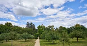 0.6 km from city center. Museum Sinclair Haus Fester Ort Fur Einen Wissensgarten Im Schlosspark Bad Homburg