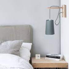 une applique design au dessus du lit applique murale chambre parement mural deco interieure