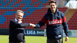 Passionate about music from an early age, he loved to imitate. Sandro Wagner Seine Ziele Als Haching Coach