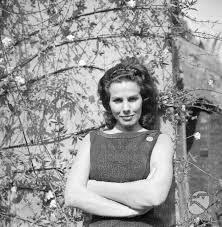Check spelling or type a new query. Ornella Vanoni Nel Giardino Della Sua Villa Sull Appia Archivio Storico Istituto Luce