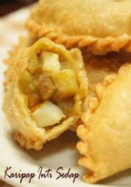 Walaupun ada pelbagai jenis karipap, inti kentang yang ada rasa rempah kari masih lagi popular di kalangan penggemar karipap. Resepi Karipap Kentang