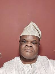 A GOOD CITIZEN MUST SUPPORT A COMPETENT PRESIDENT OF HIS OR HER COUNTRY, IN  A STRAIGHT FORWARD MANNER, WITH MAXIMUM HONESTY AND LOYALTY.