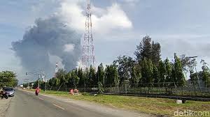 Kebakaran masih berlangsung ketika berita. Ffipoux9zizxmm