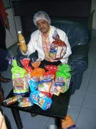 Lantai premis itu juga didapati basah serta kotor dengan sisa makanan selain dinding tempat penyediaan makanan berdaki hitam. Roti High 5 Plant Shut Down 2weeks