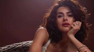 May 16, 2021 · nesrin cavadzade. Nesrin Cavadzade Den Dikkat Ceken Estetik Aciklamasi Alem Fm