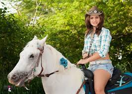 Kae hernández is a famous tv show host, who was born on april 25, 1985 in venezuela. Jttecjl0nahxrm