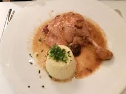 Anatra (o anitra, dal latino anas) è il nome comune di un importante numero di uccelli anseriformi, generalmente migratori, appartenenti alla famiglia degli anatidi. Coscia D Anatra Confit Picture Of La Finca De Susana Madrid Tripadvisor