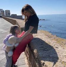 Former george clooney flame elisabetta canalis is now dating. Elisabetta Canalis E La Figlia Skyler Eva Vacanza Nell Amata Sardegna Gossip