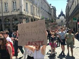 Suite à l'allocution de macron ce lundi, de nombreux appels à manifester ont émergé sur les réseaux sociaux. Pass Sanitaire Paris Nantes Perpignan Des Milliers De Personnes Manifestent Cet Apres Midi Rennes Maville Com