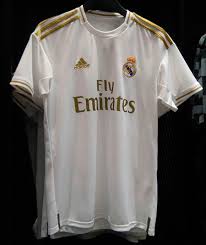 Le maillot du real madrid pour la saison 2018/19 est d'ores et déjà disponible sur le adidas store ainsi que chez une sélection de revendeurs. Nouveau Maillot Real Madrid Domicile