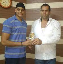 This is upcoming wwe wrestler shanky singh who is doing fun or a prank with indian people's, by saying them you are short hello this is khali versus shanky singh wwe2k19 match i recorded and edited this content with obs and after effects and thumbnails. Allan On Twitter 7ft Indian Shanky Singh Gurvind66334662 Is Someone Who Ll Be At This Weeks Wwe Tryouts In Dubai That William Regal Will Be Attending Https T Co Hwh666skrn