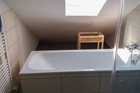 Wenn sie ein angebot für ihr badezimmer einholen möchten, dann füllen sie einfach das oben stehende formular aus. Speicherausbau Mit Badezimmer Design 23 Ihr Maler Und Sanierungsfachbetrieb Aus Bonn