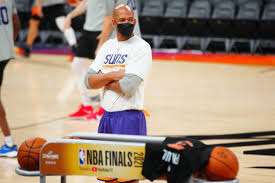 The home team is favored by six points at william hill sportsbook and the over/under is set at 219.5. Fq Ntx7yuzkucm