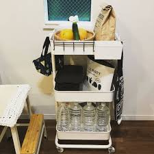 もしものときの災害時用としてもペットボトルの飲料水をお家に収納している方も多いのではないでしょうか 重くて意外と幅を取ってしまうペット ボトル ちょっとした工夫やアイディアでペットボトルが上手に収納できたら真似してみたいですよね そこで 今回の kufura