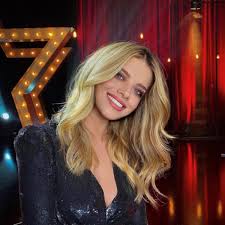 Oamenilor din limba română le place să urmărească toate emisiunile tv kanal d în timpul liber. Alexandra Dinu La Debutul Sezonului 11 Romanii Au Talent Sunt Momente Cand Nu ExistÄƒ Cuvinte Pentru A Verbaliza EmoÈ›ia Pe Care O TrÄƒieÈ™ti