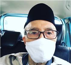 Tak ada yang lebih arif dari hujan bulan juni dibiarkannya yang tak terucapkan diserap akar pohon bunga itu. Mengenang Hujan Bulan Juni Dan Sajak Sajak Sapardi Djoko Damono Kumparan Com