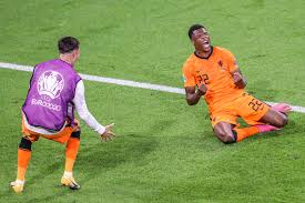 Nederland blijft het door de winst fantastisch doen in de kwalificatie voor het wk 2014. Sterk Oranje Komt Met Schrik Vrij En Opent Ek Met Zege Op Oe Haarlemsdagblad