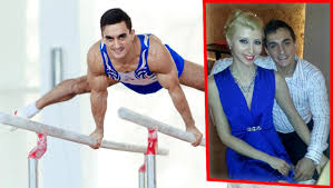 Marian drăgulescu is a romanian artistic gymnast. Marian DrÄƒgulescu È™i A Asumat RelaÈ›ia Cu Noua IubitÄƒ La 6 Luni De La DivorÈ› AsemÄƒnarea Dintre Simona È™i Fosta SoÈ›ie Corina