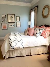 Coral And Light Blue Bedroom Yatak Odasi Tadilat Yatak Odasi Renkleri Yatak Odasi Tasarimlari