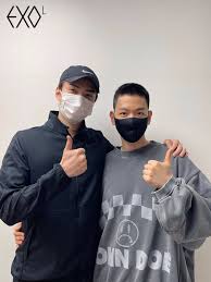 Nur einen schritt weiter (oc x . Exo S Baekhyun Sehun Update Fans With More Photos Of Shaved Head Baekhyun Allkpop