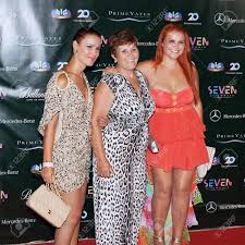 In 2007, she was diagnosed with breast cancer but thankfully became a proud survivor after getting her treatment paid for by. Elma Aveiro Dolores Aveiro Katia Aveiro Familie Cristiano Ronaldo In Der 20 Jahrigen Jubilaum Eines Fernsehsenders Sic Beteiligt Die Disco Lizenzfreie Fotos Bilder Und Stock Fotografie Image 15337556