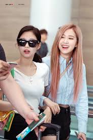 Blackpink members jennie and rosé were recently spotted at a shopping center in los angeles, california. Jennie Rose Blackpink Blackpink Blackpink Rose Jennie And Rose