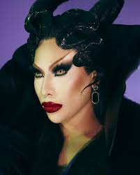 I know you. I walked with you Once Upon a Dream. 🌙 Color My World Ru-veal  Runway