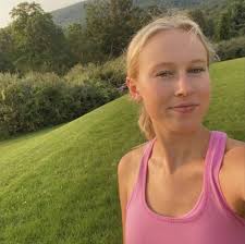 TikToker Calls Out Men Who Hate On Her Valley Girl Accent