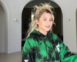 Barker began taking drum lessons at age five with a drummer named michael mai, who would expose young in may 2020, barker signed american musician and tiktok personality jxdn to his label dta in september 2020, barker was on a collaboration project with machine gun kelly on kelly's. Alabama Luella Barker Instagram Live Stream 25 February 2020