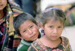 Guatemalan intiaanilapset oppivat omilla kielillään