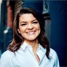 Lisa Guck's Instagram, Twitter & Facebook