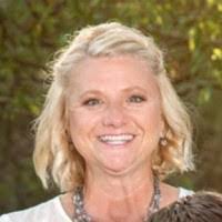 Kelly Lauer's Instagram, Twitter & Facebook