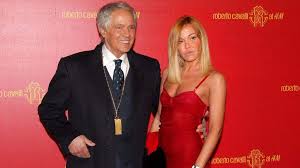Vera gemma, age 50, is an italian actress and writer, daughter of the famous actor giuliano gemma. Giuliano Gemma Chi Era Attore Padre Di Vera Gemma Icona Degli Spaghetti Western
