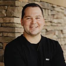 Laurie Lozano's Instagram, Twitter & Facebook