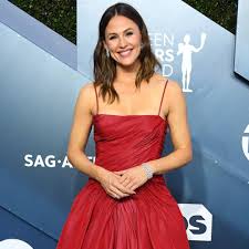 Jennifer garner, amy adams on 'save with stories,' helping children during. How Jennifer Garner Taylor Swift More Are Saying Goodbye To 2020 The Whitepost