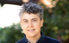 Paul prend la forme d'une fille mortelle»