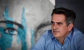 viˈnisjuʃ dʒi moˈɾajʃ) and nicknamed o poetinha (the little poet), was a brazilian poet, lyricist, essayist, and playwright. V Bcehw4wqoygm