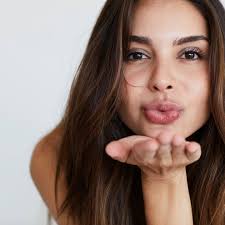 Lip Flip Package: $600 💋💋💋💋💋💋💋 -1 syringe of lip filler -6 units of  Botox around the lips -1 glominerals lip product #lipfiller  #lipfillerknoxville #lipfillertennessee #lipinjections #lipflip