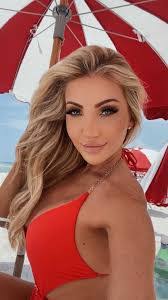 Amanda Dimas's Instagram, Twitter & Facebook