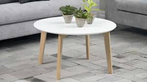 16 Table Basse Scandinave Ronde Designs De Chambre Designs De Salle A Manger Designs De Salle De Bain Designs De Salon Designs Par Style Decoration Dess En 2020 Style Table
