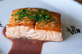Sauce Vin Rouge Une Sauce Montee Au Beurre Sur Vin Rouge Reduit Au Miroir Recette Par Chef Simon Recette Sauce Vin Rouge Vin Rouge Sauce